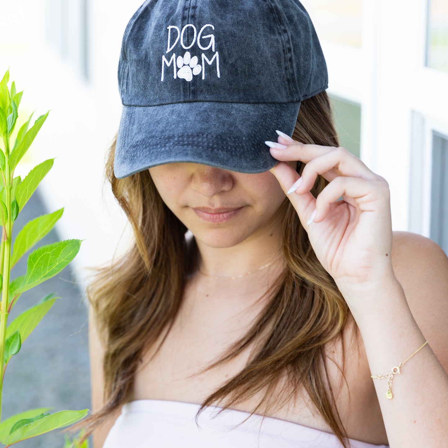 'Dog Mom' Embroidered Design Soft Cotton Adjustable Size Baseball Cap -