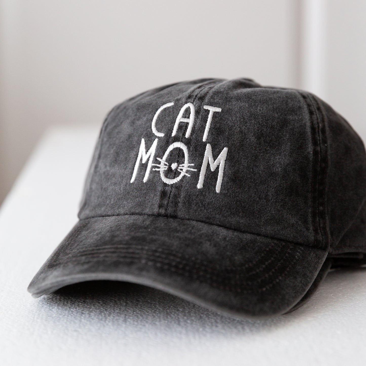 'Cat Mom' Cat Lovers, Embroidered Design, Soft Denim Cotton, Adjustable, One Size, Baseball Hat, Fashionable