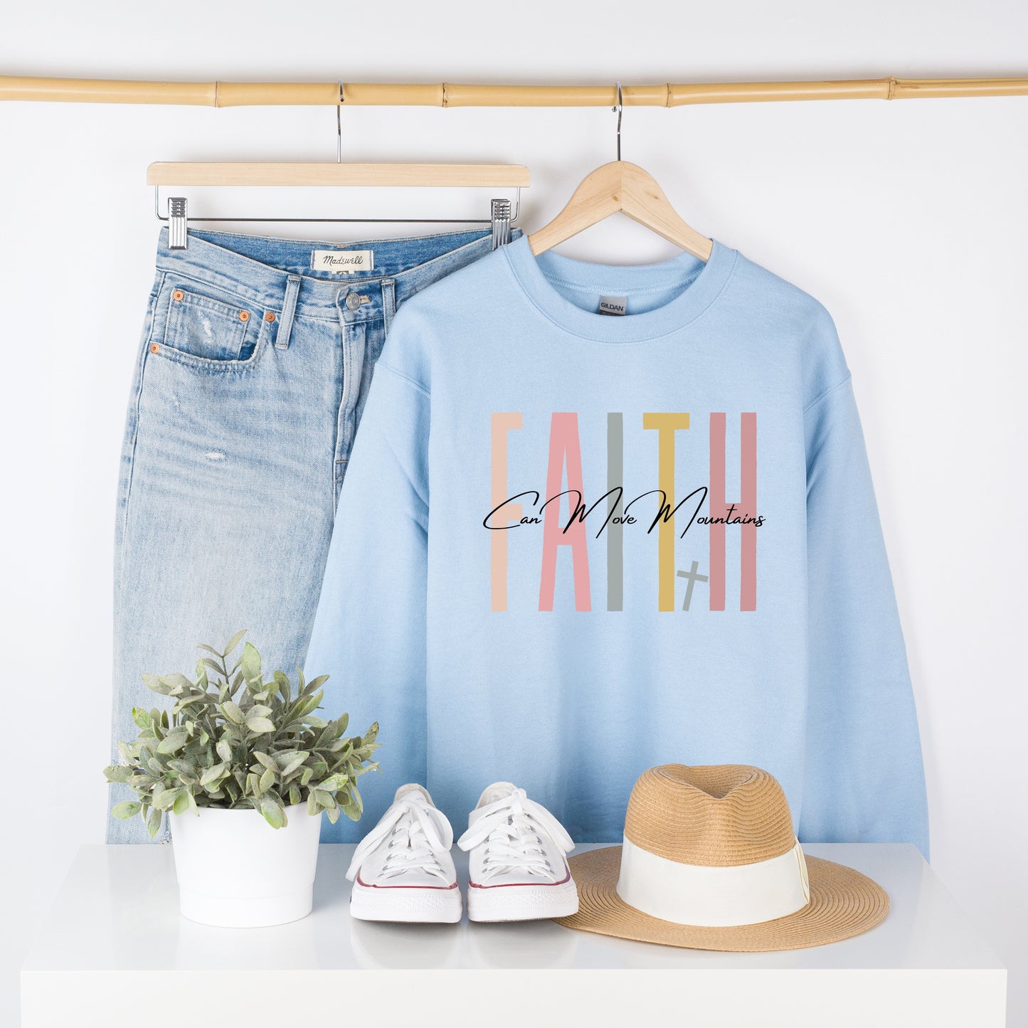 Women's Soft Crewneck Sweatshirt - 'Faith Can Move Mountains'