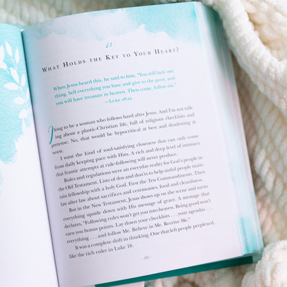 Embraced by Lysa TerKeurst | 100 Devotions to Know God Is Holding You Close