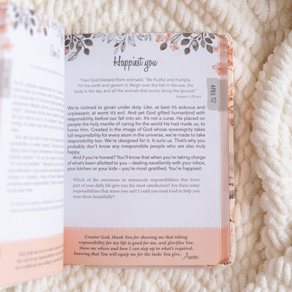 'Walking in Grace' 366 Devotions - Dalene Reyburn