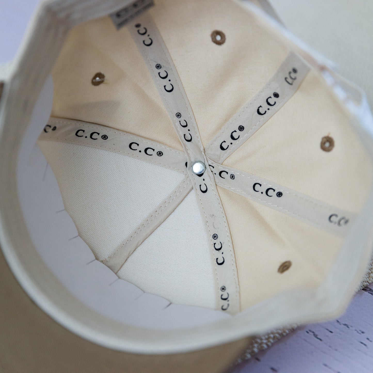 'MAMA' Embroidered Design Trucker Hat Adjustable