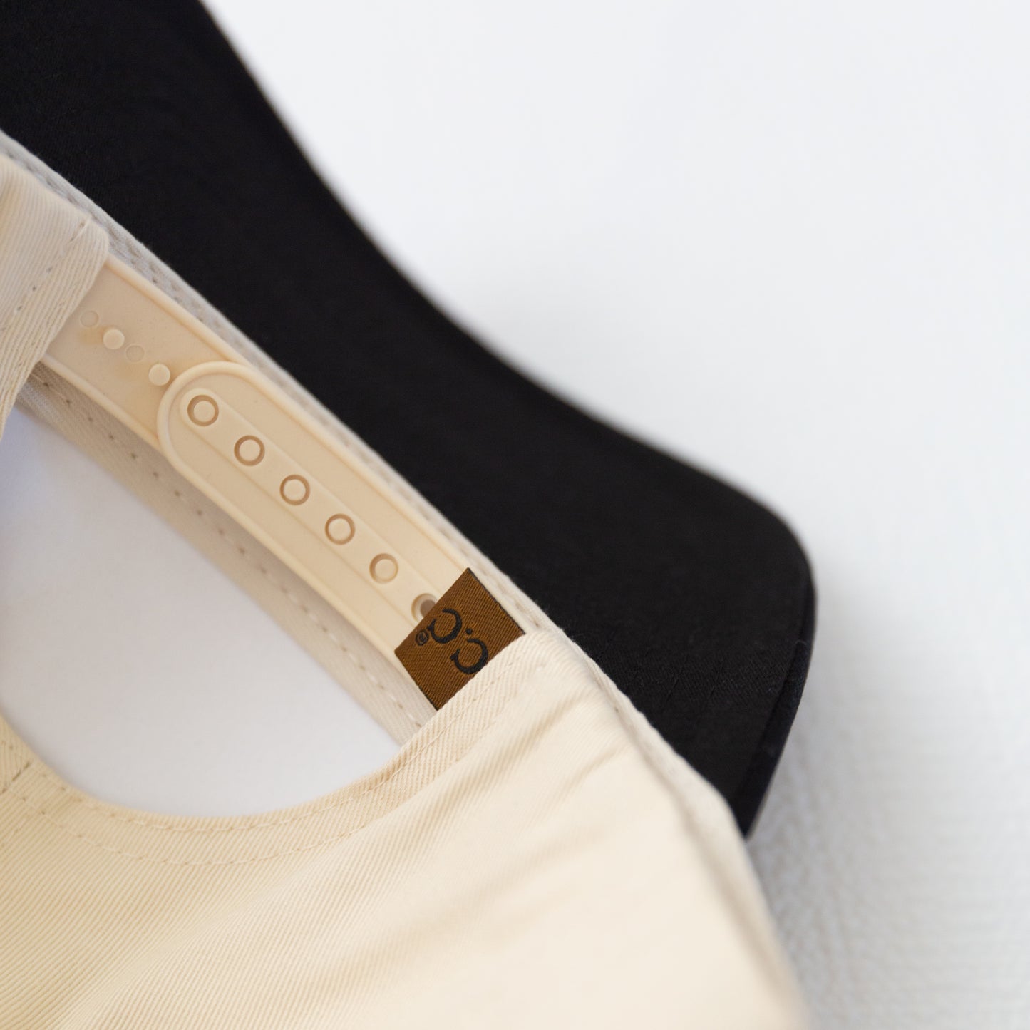 'MAMA' Embroidered Design Trucker Hat Adjustable